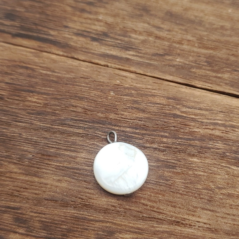 Milky mother of‎ pearl necklace pendant